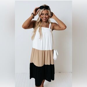 Enthro NWT Neutral Colorblock Dress with‎ adjustable Straps Women’s Size Medium